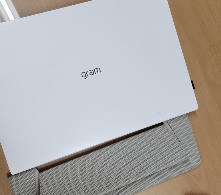 교수님들 가방에는 무엇이 있을까? - What's in my bag(교수님 편 (feat. 총장님)) 이미지8