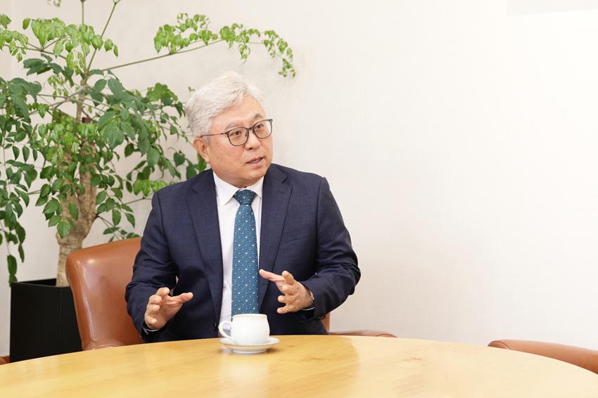 이시우 명예교수, 30년의 발자취를 담아 학과 발전기금 기탁